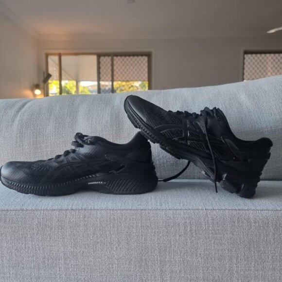 ASICS Women's Black Trainers - Picture 1 of 1